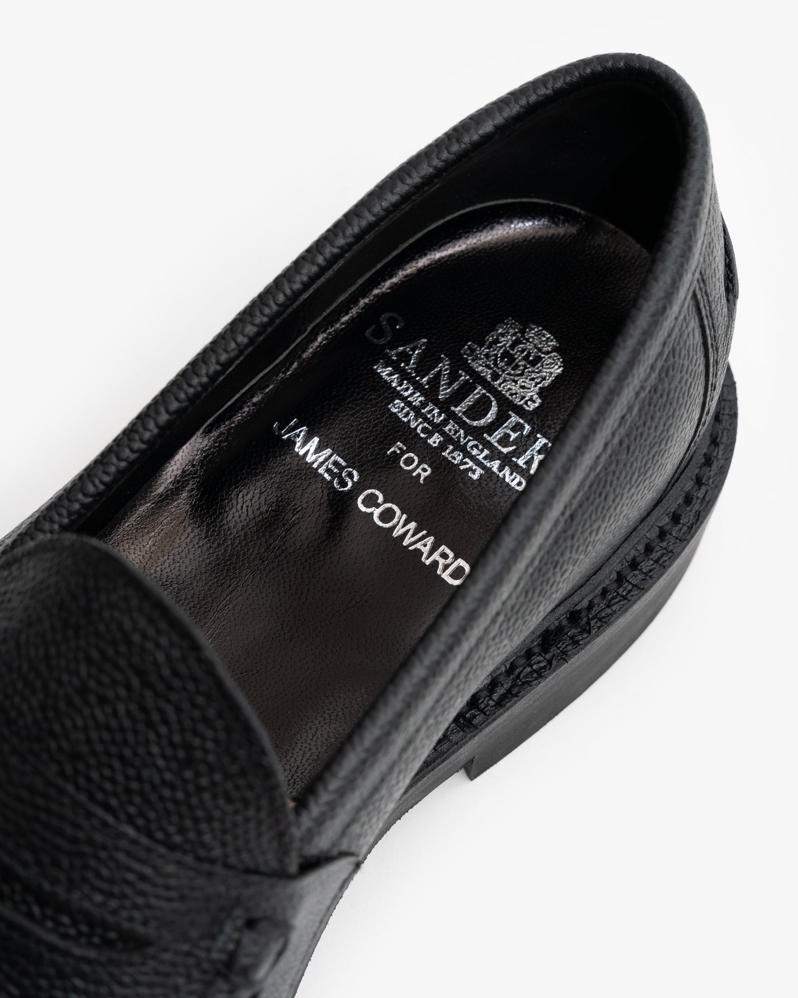 PEACEFUL BEEF ROLL LOAFER - BLACK SCOTCH GRAIN LEATHER